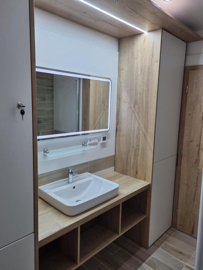 Apartman Nerudovka D 104, Finska Sauna, Garazove Stani Loučná pod Klínovcem Kültér fotó